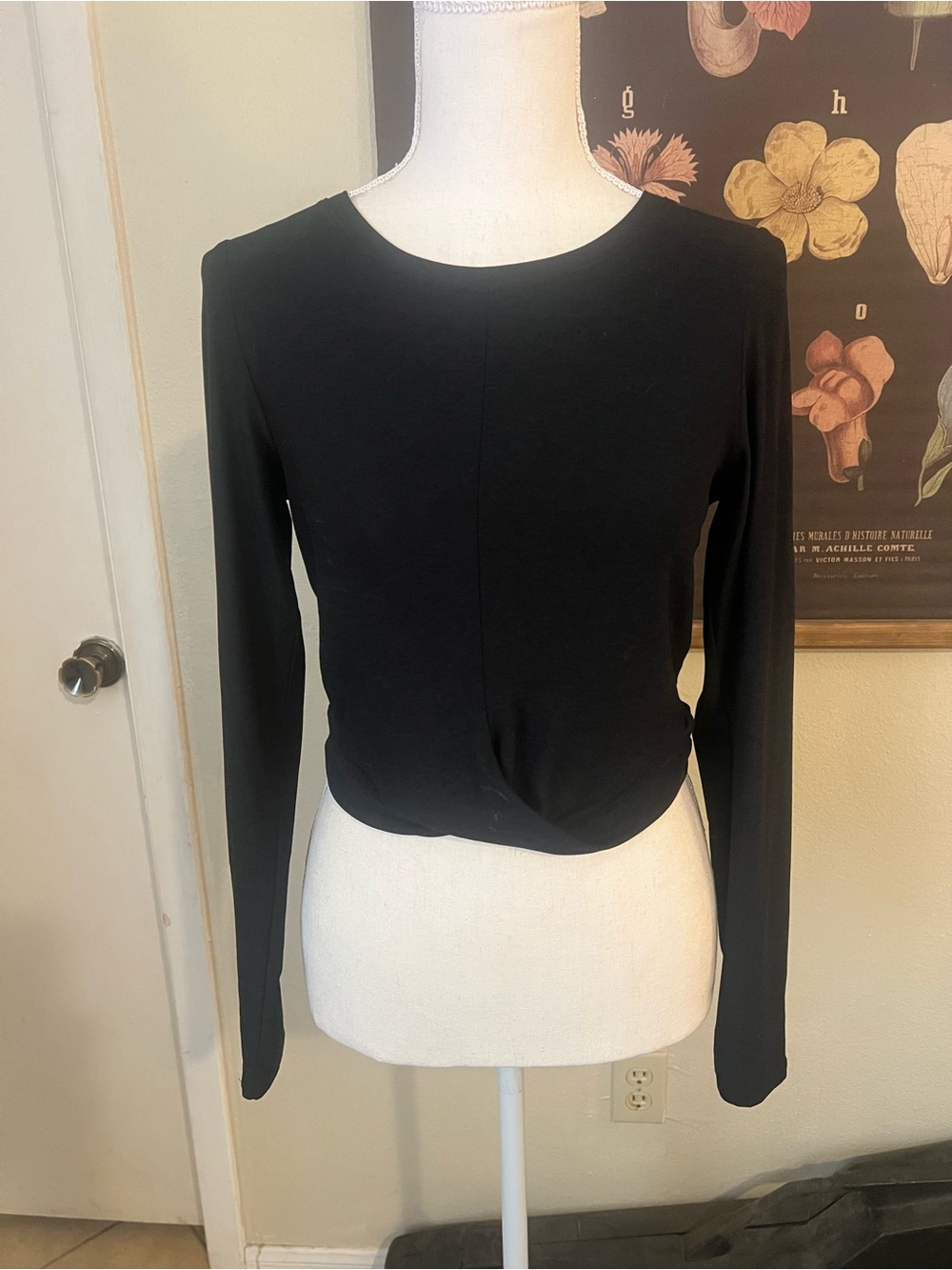 Beyond Yoga Black Featherweight Spacedye Twist Front Long Sleeve Crop Top